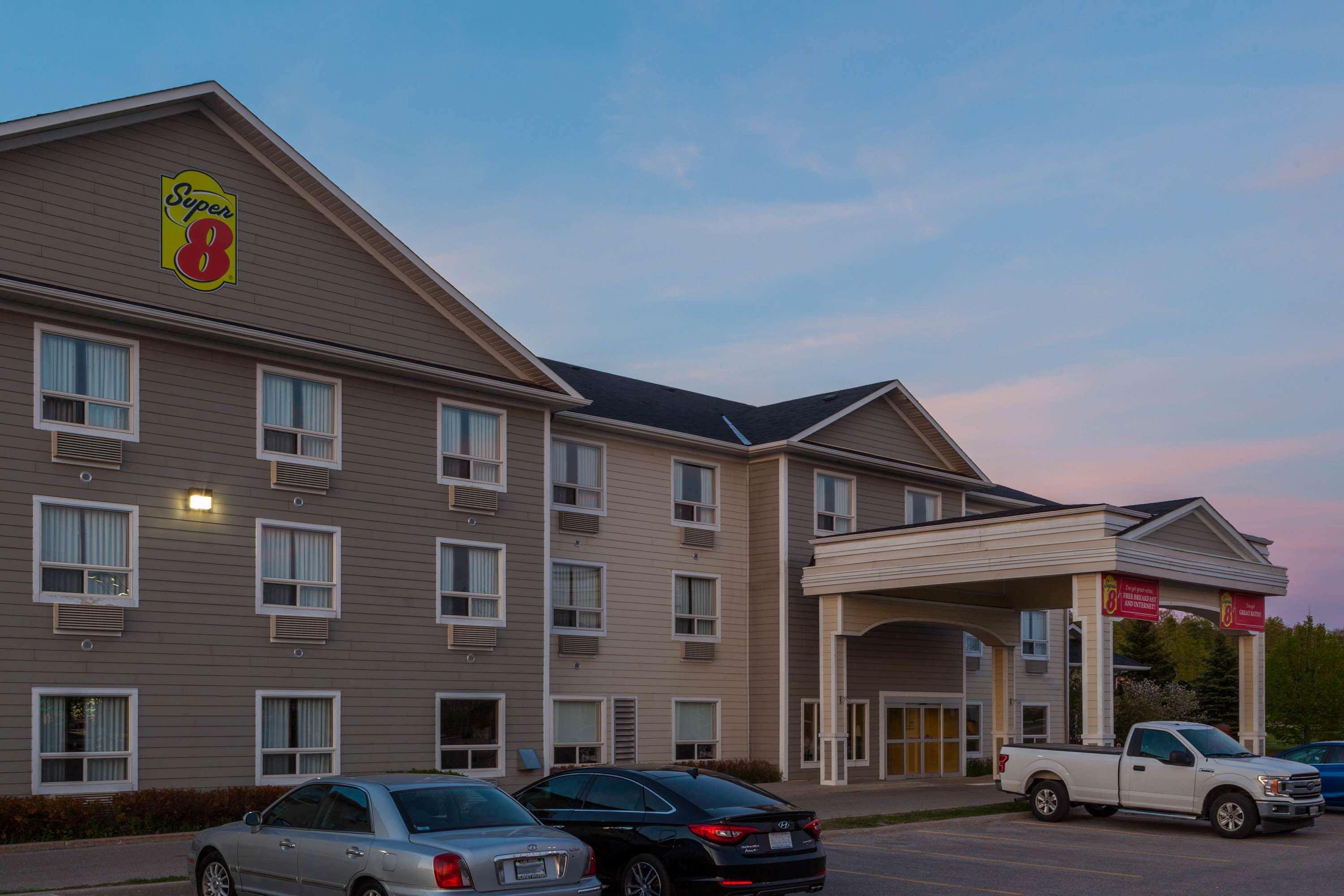 Super 8 By Wyndham Hotel Midland