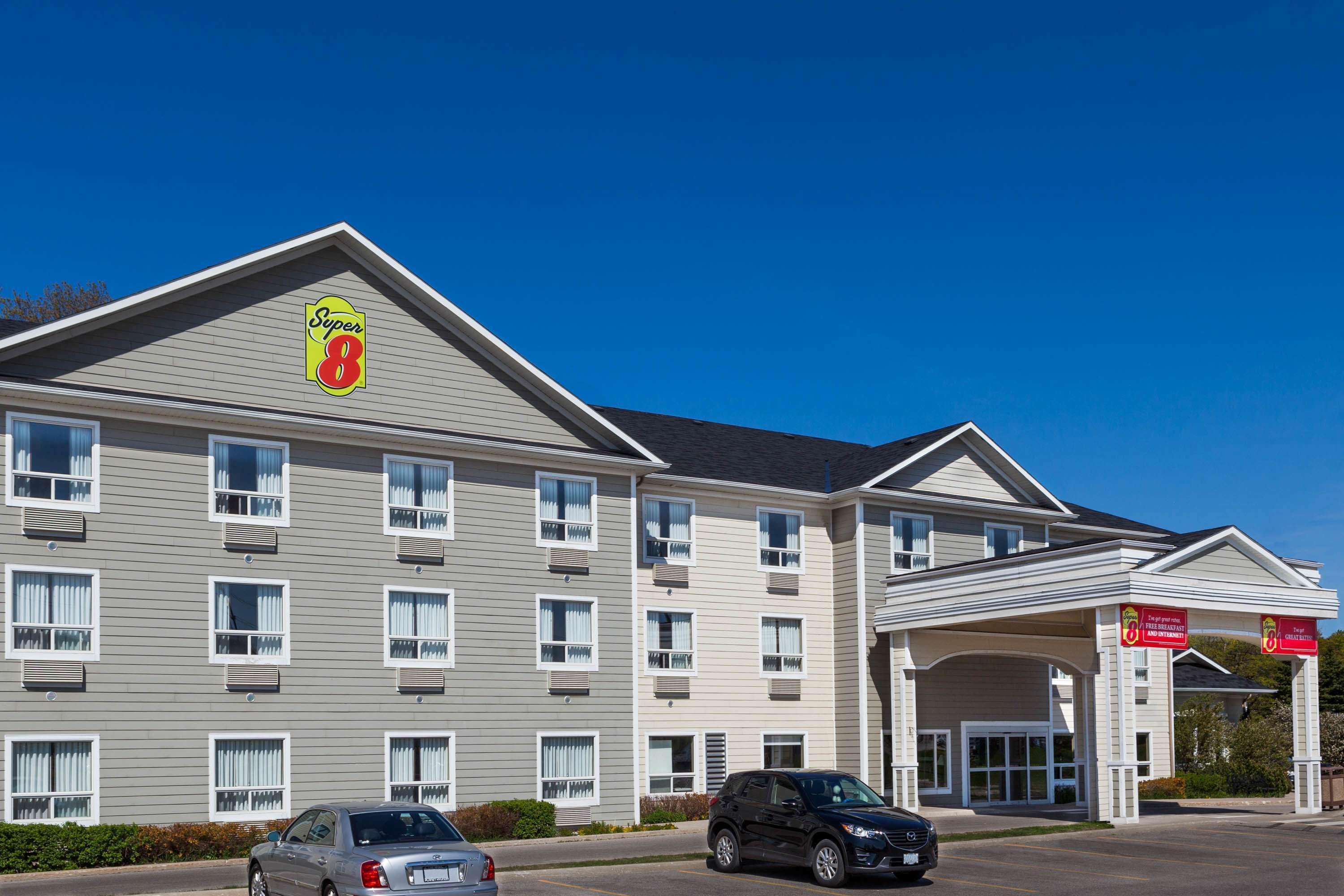 Super 8 By Wyndham Hotel