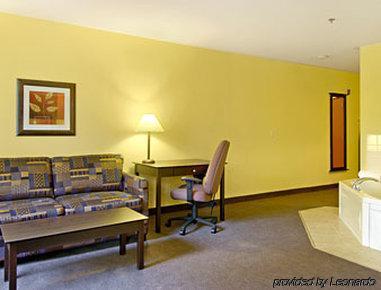 Super 8 By Wyndham Hotel