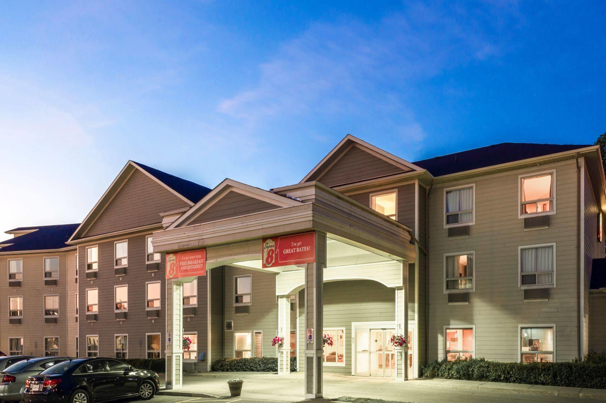 Super 8 By Wyndham Midland